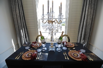 Medusa-Red-Versace-Tableware-set-with-champagne